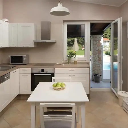 Family House Harriet Loborika