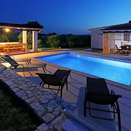 فيلة Family House Harriet
