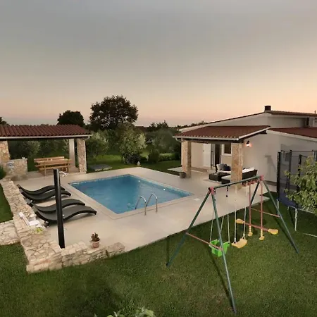 Villa Family House Harriet Loborika