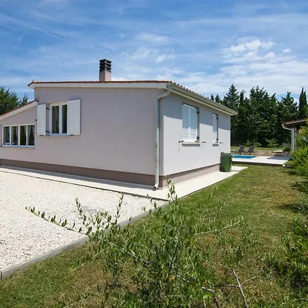 فيلة Family House Harriet